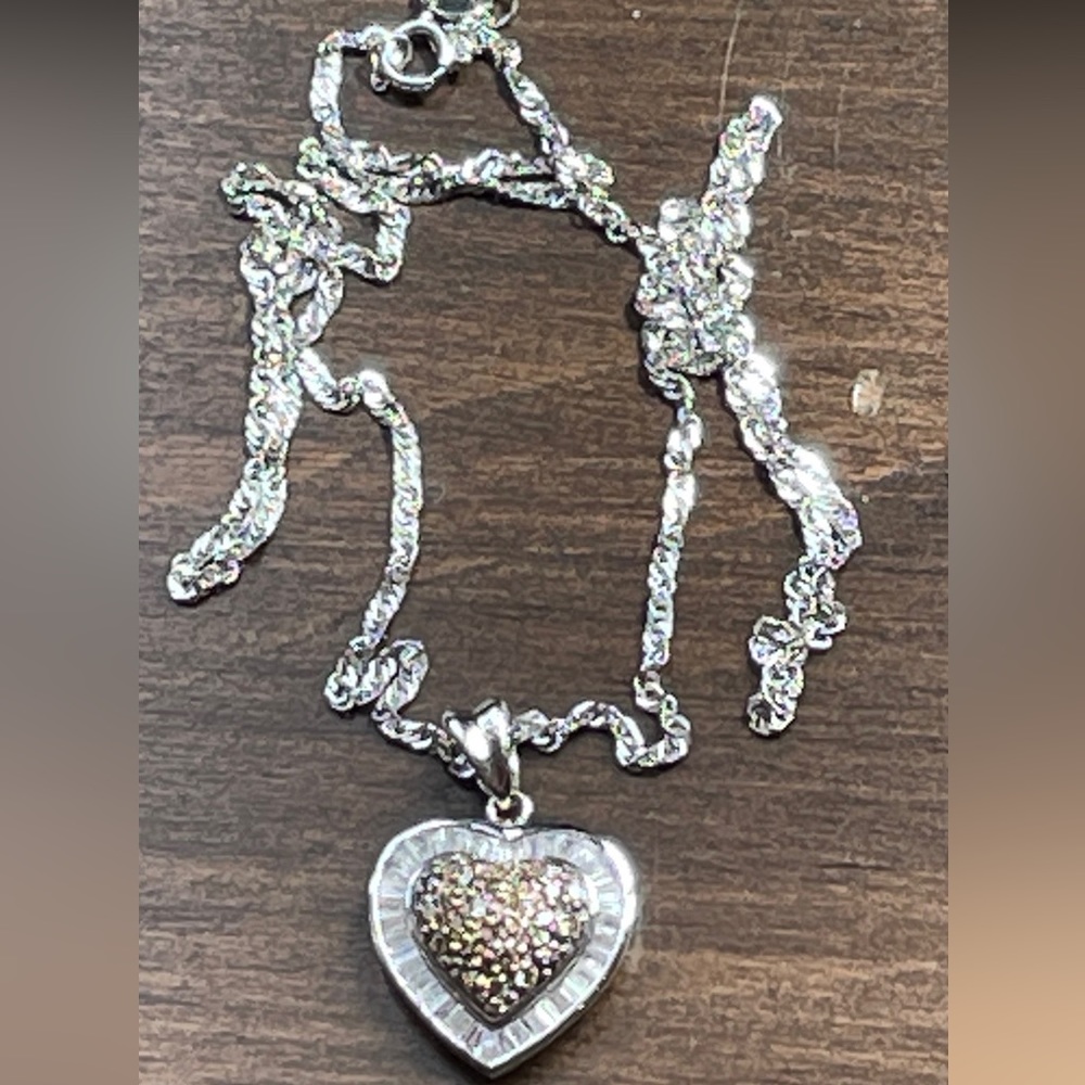Stunning beyond words diamond heart in white gold